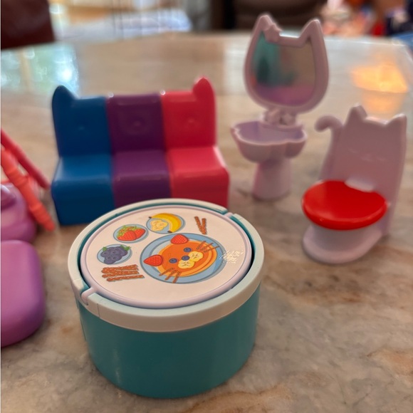 Gabby’s Dollhouse Furniture Set - Picture 3 of 4